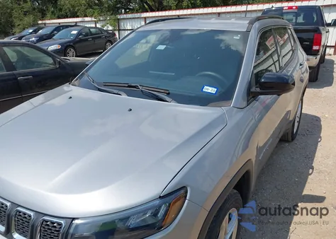 2023 Jeep Compass Latitude 4X4 from USA, damaged, VIN 3C4NJDBN1PT557774